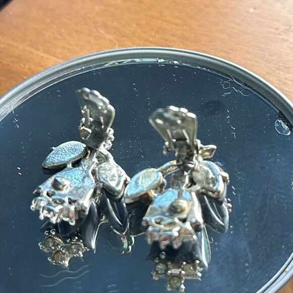 Vintage 60s gray thermoset & rhinestones tulip shaped clip on earrings - Picture 4 of 4